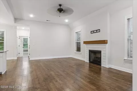 Living - 2150 Watson Vw, Nesbit, MS 38651 photo 1 of 2