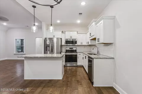 Kitchen - 2150 Watson Vw, Nesbit, MS 38651 photo 1 of 2