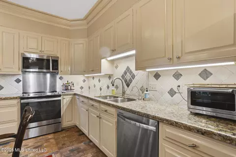 Kitchen - 243 Eastbrooke St, Jackson, MS 39216 photo 3 of 6