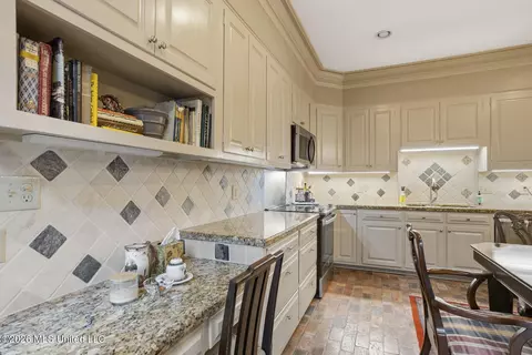 Kitchen - 243 Eastbrooke St, Jackson, MS 39216 photo 5 of 6