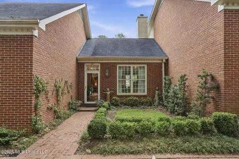 Exterior - 243 Eastbrooke St, Jackson, MS 39216 photo 3 of 8
