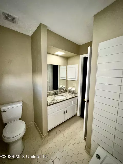 Bath - 11011102 Jamestown Way, Jackson, MS 39211 photo 2 of 5