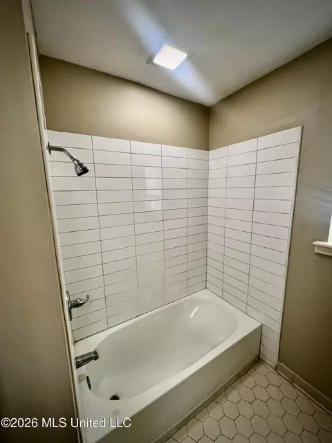 Bath - 11011102 Jamestown Way, Jackson, MS 39211 photo 1 of 5