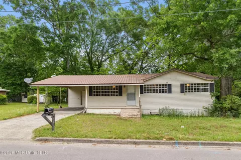 1430 Hendricks St, Columbia, MS 39429