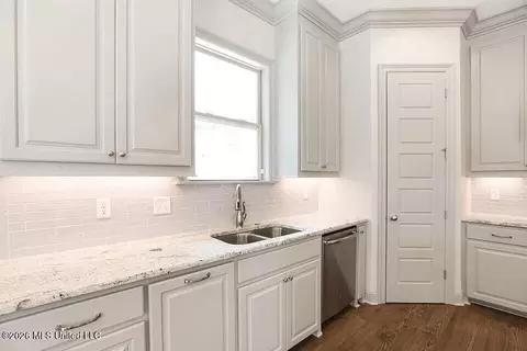 Kitchen - 276 Harris Cir, Madison, MS 39110 photo 4 of 4