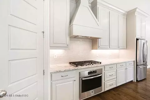 Kitchen - 276 Harris Cir, Madison, MS 39110 photo 3 of 4