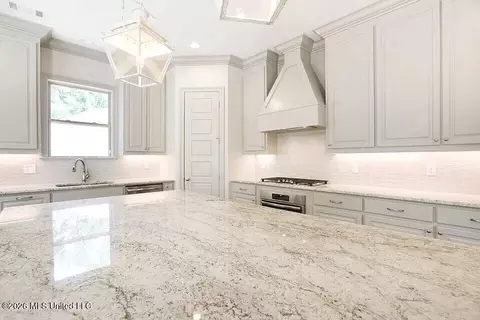 Kitchen - 276 Harris Cir, Madison, MS 39110 photo 2 of 4