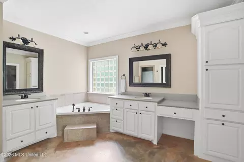 Bath - 124 Pine Oak Ln, Florence, MS 39073 photo 3 of 6