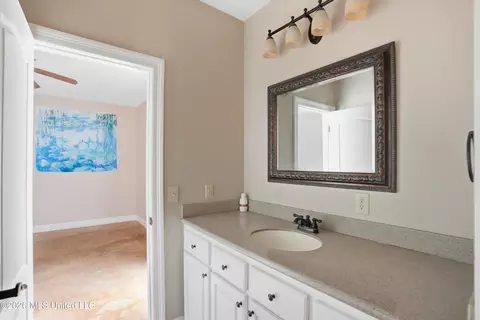 Bath - 124 Pine Oak Ln, Florence, MS 39073 photo 2 of 6