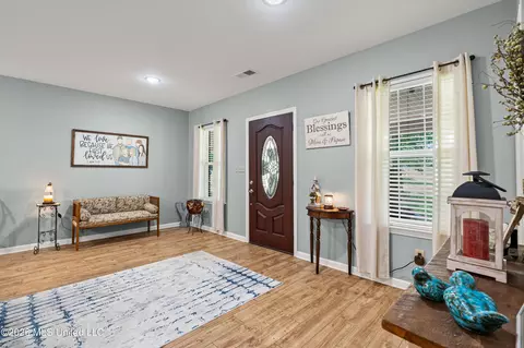 Entry Way - 6759 Trinity Dr, Hernando, MS 38632 photo 1 of 2