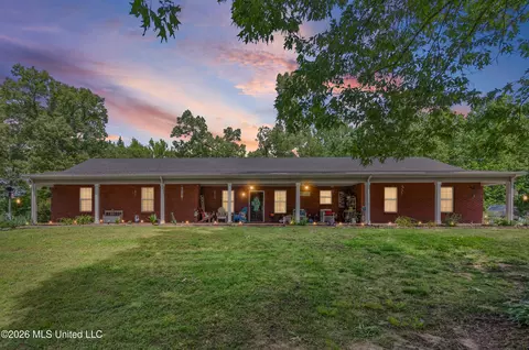 Exterior - 6759 Trinity Dr, Hernando, MS 38632 photo 2 of 8