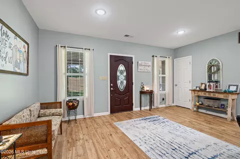 Entry Way - 6759 Trinity Dr, Hernando, MS 38632 photo 2 of 2