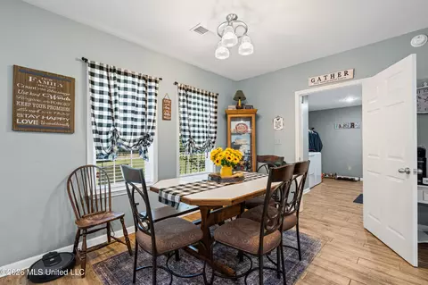 Dining - 6759 Trinity Dr, Hernando, MS 38632 photo 1 of 1