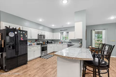 Kitchen - 6759 Trinity Dr, Hernando, MS 38632 photo 1 of 3