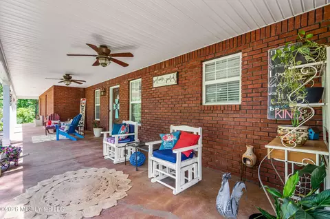 Exterior - 6759 Trinity Dr, Hernando, MS 38632 photo 5 of 8