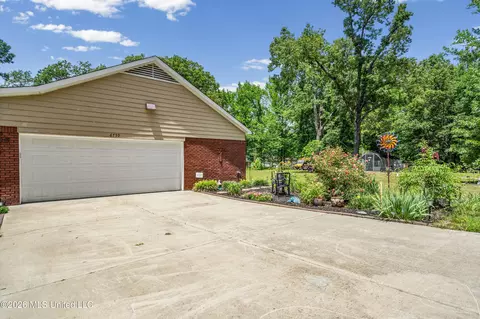Exterior - 6759 Trinity Dr, Hernando, MS 38632 photo 3 of 8