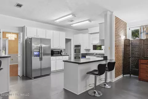 Kitchen - 5422 River Thames Rd, Jackson, MS 39211 photo 1 of 4