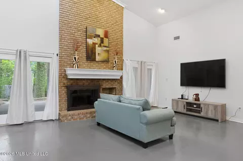 Living - 5422 River Thames Rd, Jackson, MS 39211 photo 1 of 2