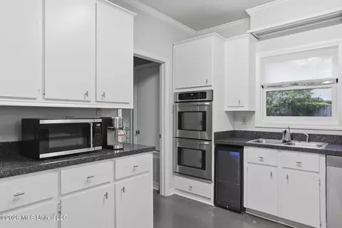 Kitchen - 5422 River Thames Rd, Jackson, MS 39211 photo 3 of 4