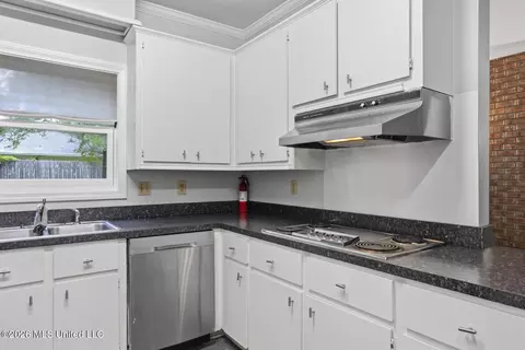 Kitchen - 5422 River Thames Rd, Jackson, MS 39211 photo 4 of 4