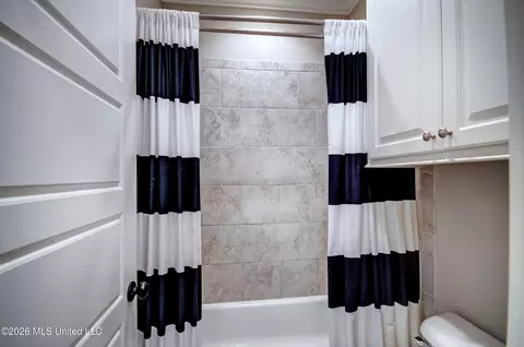 Bath - 117 Sweetbriar Dr, Canton, MS 39046 photo 5 of 6