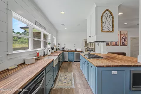 Kitchen - 5665 Mcingvale Rd, Hernando, MS 38632 photo 3 of 4