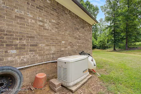 Exterior - 5665 Mcingvale Rd, Hernando, MS 38632 photo 9 of 12