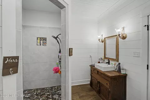 Bath - 5665 Mcingvale Rd, Hernando, MS 38632 photo 2 of 5