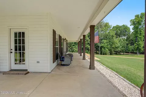 Exterior - 5665 Mcingvale Rd, Hernando, MS 38632 photo 4 of 12