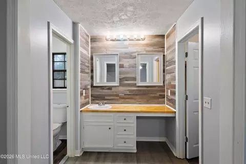 Entry Way - 548 Vineland Dr, Jackson, MS 39212 photo 1 of 1