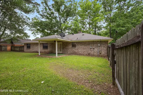 Exterior - 548 Vineland Dr, Jackson, MS 39212 photo 4 of 4