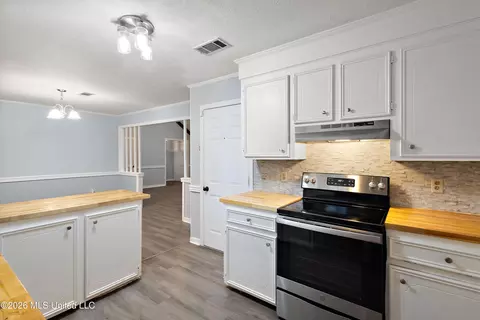 Kitchen - 548 Vineland Dr, Jackson, MS 39212 photo 1 of 1