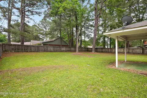 Exterior - 548 Vineland Dr, Jackson, MS 39212 photo 3 of 4