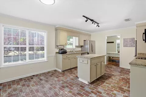 Kitchen - 602 Treeline Dr, Brandon, MS 39042 photo 3 of 3