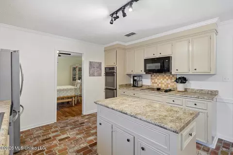 Kitchen - 602 Treeline Dr, Brandon, MS 39042 photo 2 of 3