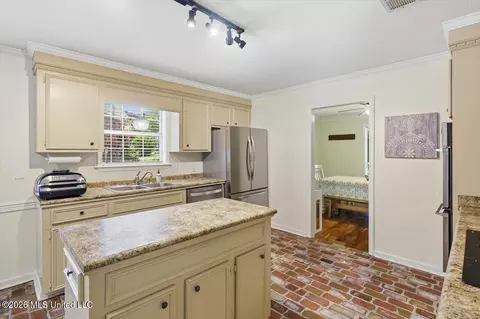 Kitchen - 602 Treeline Dr, Brandon, MS 39042 photo 1 of 3