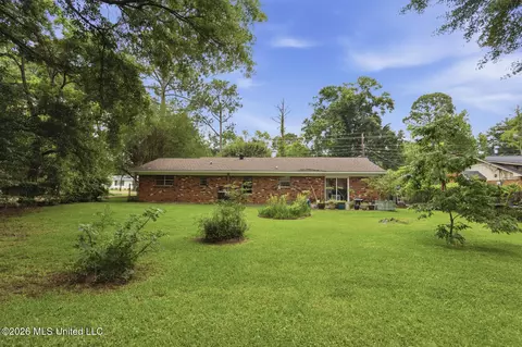 Exterior - 221 Saint Augustine Dr, Madison, MS 39110 photo 4 of 5