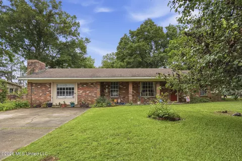 221 Saint Augustine Dr, Madison, MS 39110