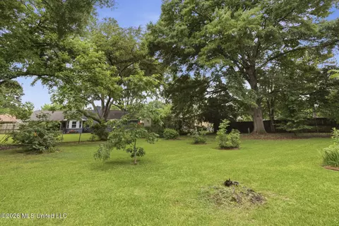 Exterior - 221 Saint Augustine Dr, Madison, MS 39110 photo 3 of 5