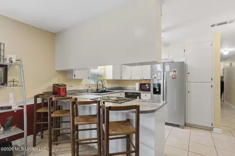 Kitchen - 221 Saint Augustine Dr, Madison, MS 39110 photo 1 of 3