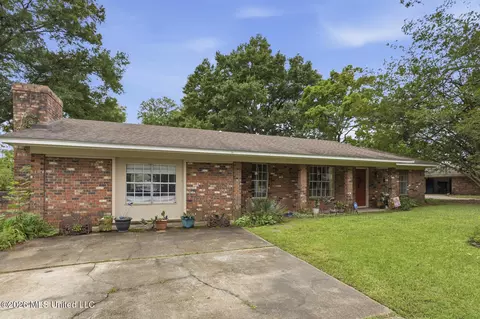 Exterior - 221 Saint Augustine Dr, Madison, MS 39110 photo 1 of 5