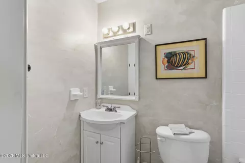 Bath - 221 Saint Augustine Dr, Madison, MS 39110 photo 1 of 3