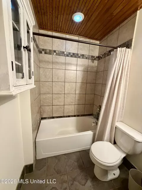 Bath - 2112 Cleary Rd, Florence, MS 39073 photo 2 of 7