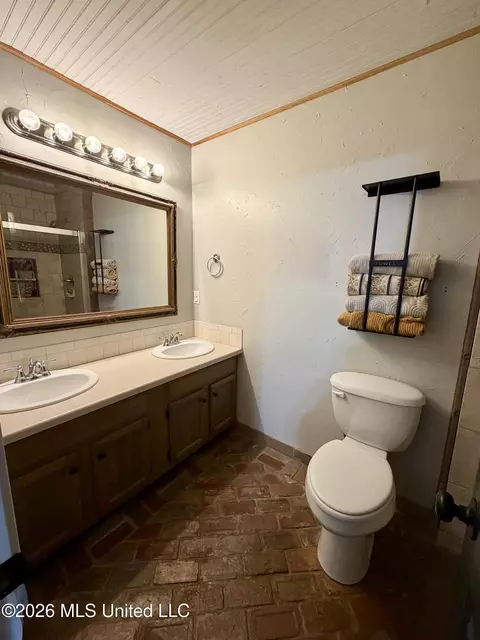 Bath - 2112 Cleary Rd, Florence, MS 39073 photo 4 of 7
