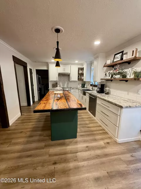 Kitchen - 2112 Cleary Rd, Florence, MS 39073 photo 4 of 7