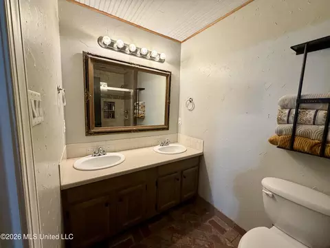 Bath - 2112 Cleary Rd, Florence, MS 39073 photo 5 of 7