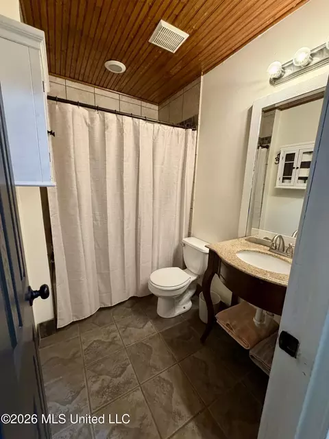 Bath - 2112 Cleary Rd, Florence, MS 39073 photo 1 of 7