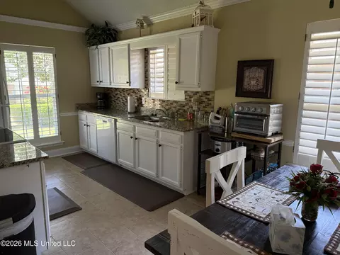 Kitchen - 253 Sunchase Dr, Brandon, MS 39042 photo 2 of 2