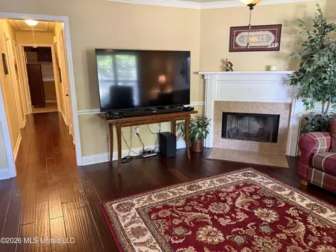 Living - 253 Sunchase Dr, Brandon, MS 39042 photo 2 of 2