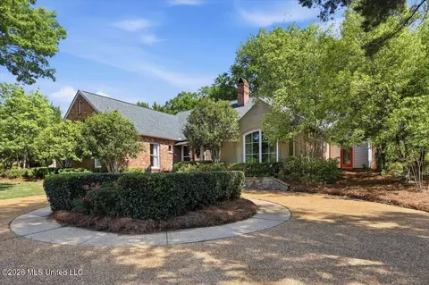 241 Sawbridge Dr, Ridgeland, MS 39157